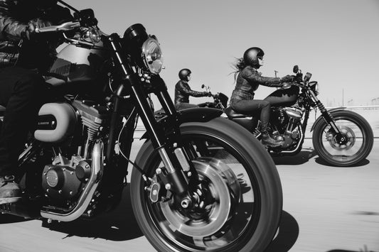 What is the difference between carburettor and EFI motorbikes?